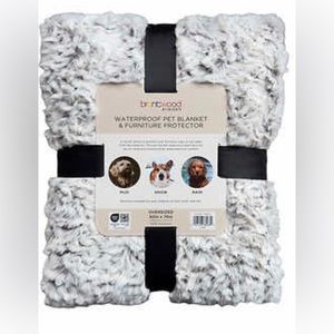 {NWT}Brentwood sheep style waterproof pet blanket and furniture protector